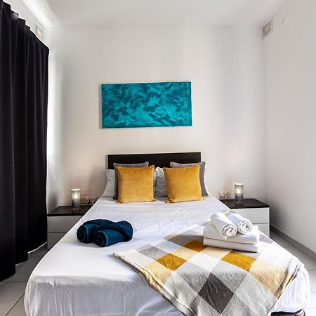 Z4 - Seafront Apartment St. Paul's Bay Exterior photo