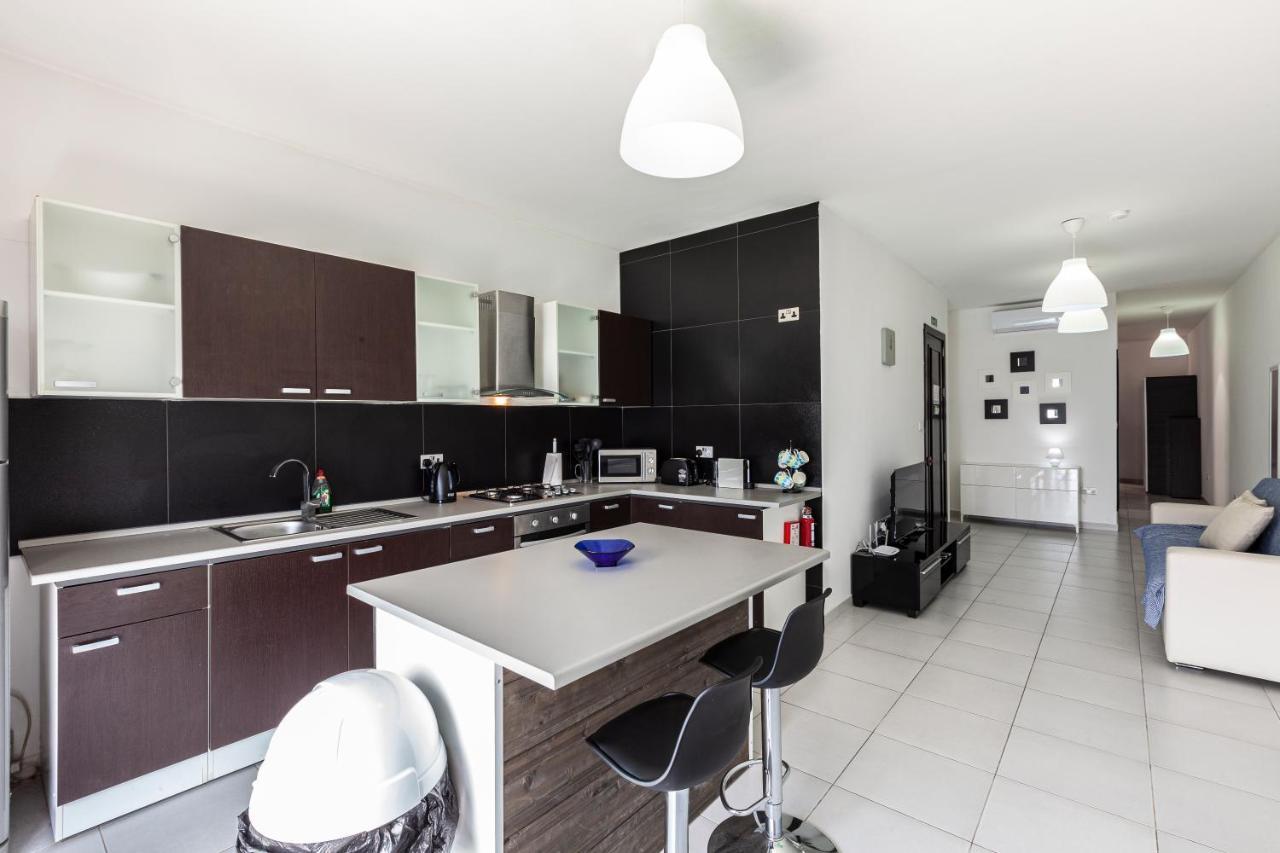 Z4 - Seafront Apartment St. Paul's Bay Exterior photo