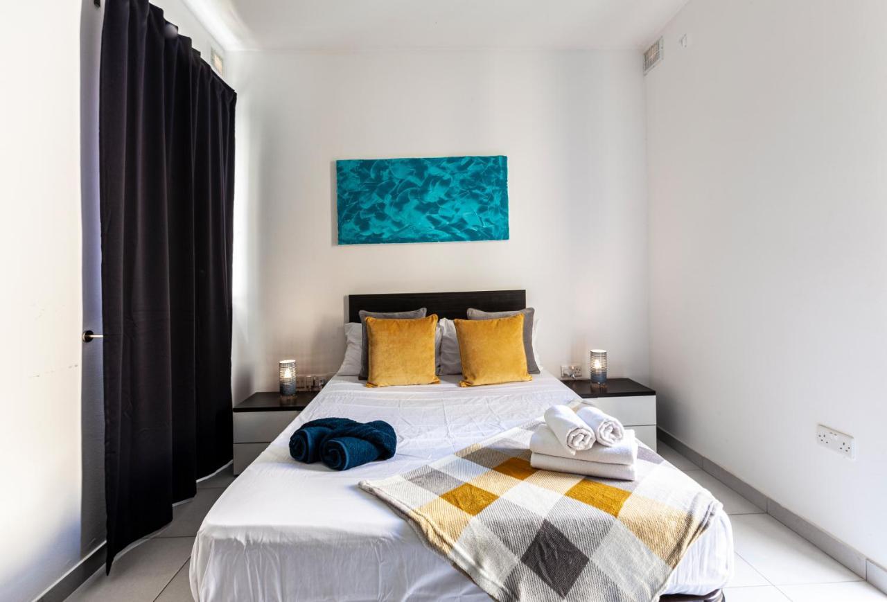 Z4 - Seafront Apartment St. Paul's Bay Exterior photo